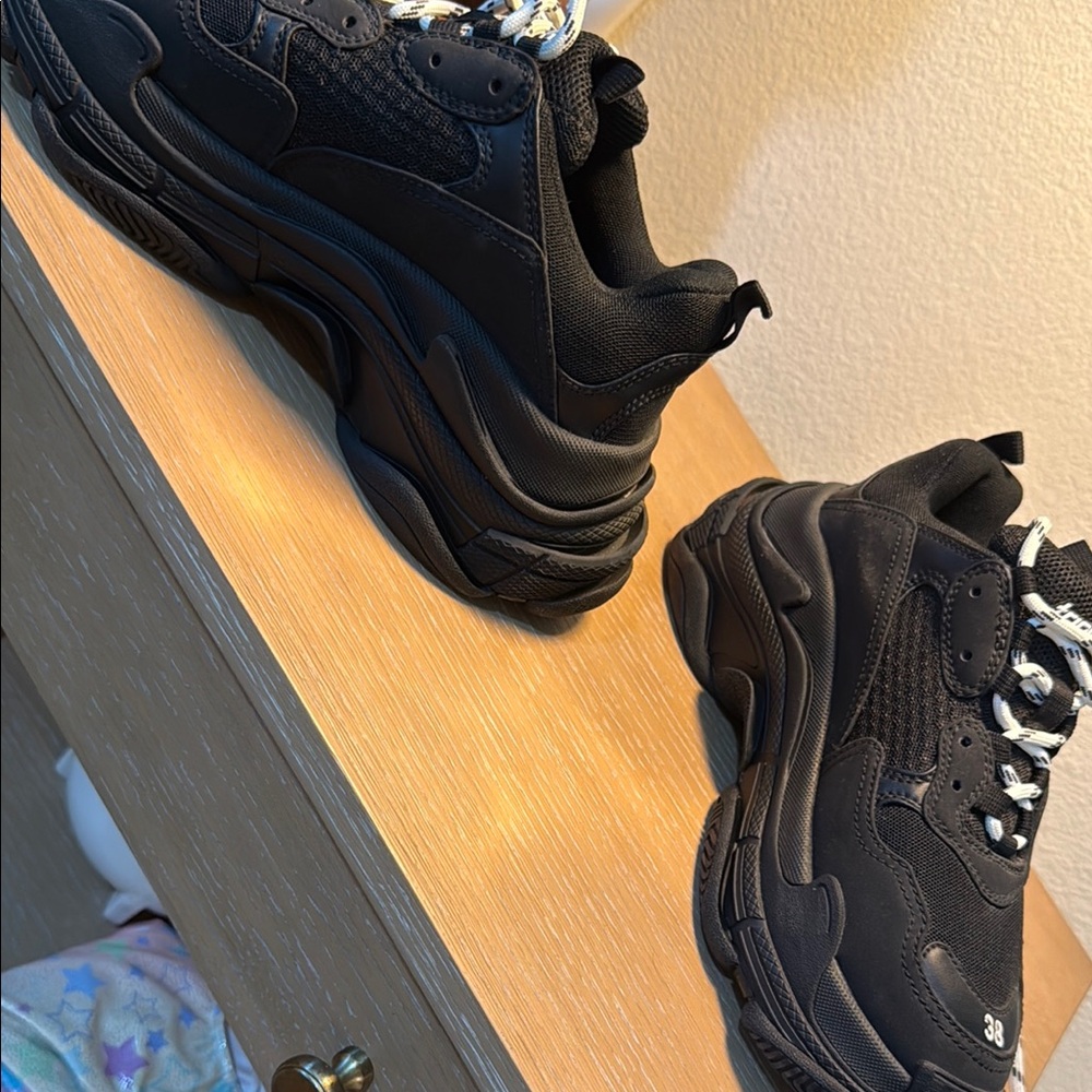 Balenciaga Triple S in Classic Black EU 38 - Picture 8 of 17